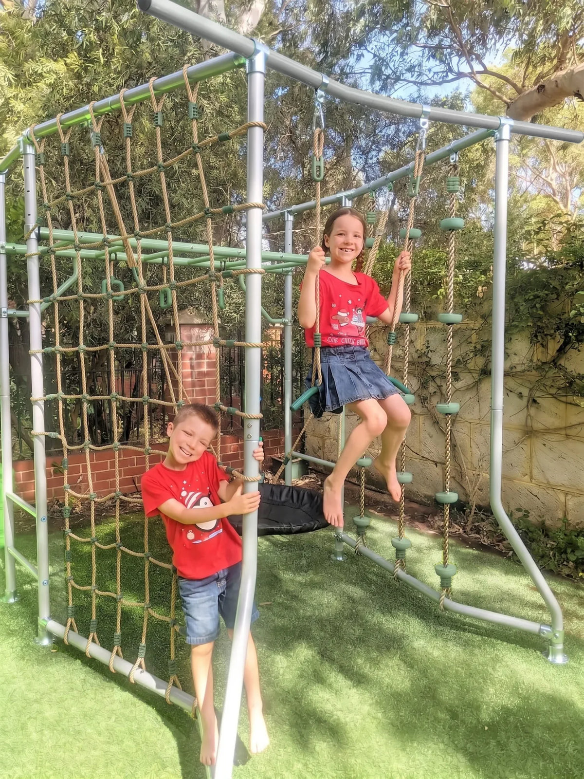 THE COMPACT in green in a family garden
